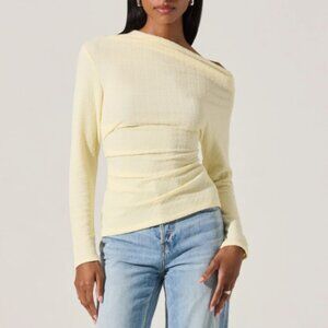 Astr the label Top